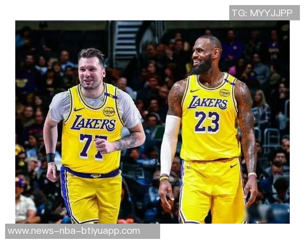 詹姆斯称赞东契奇进步明显湖人全力支持他展现领袖风范 詹姆斯称赞东契奇进步明显湖人全力支持他展现领袖风范